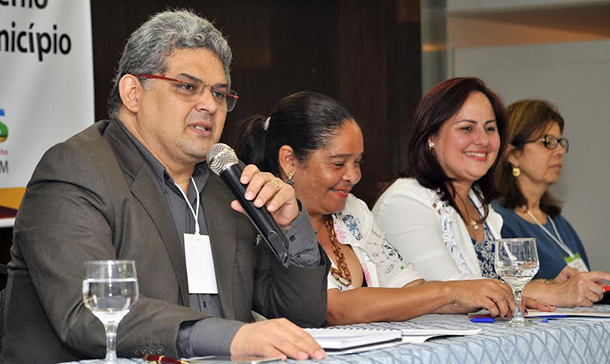  A mesa foi formada pelos secretários municipais Geraldo Castro Sobrinho (Educação), Helena Duailibe (Saúde), Andréia Lauande (Criança e Assistência Social)